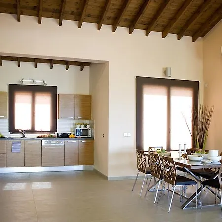 فيلة Luxury In Nature Polis