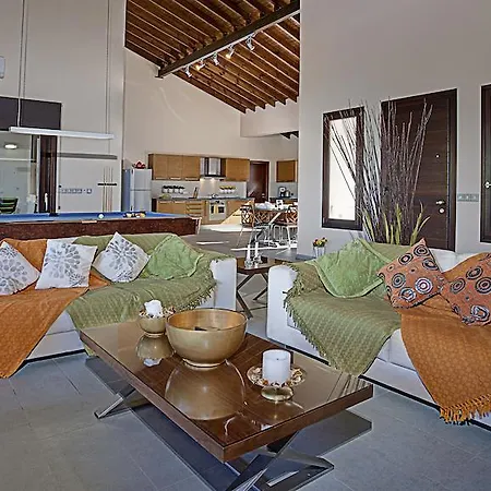 فيلة Luxury In Nature Polis